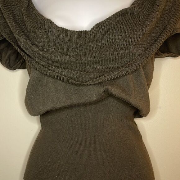 EXPRESS Short Sleeve Low Cowl Neck Sweater - Picture 5 of 9